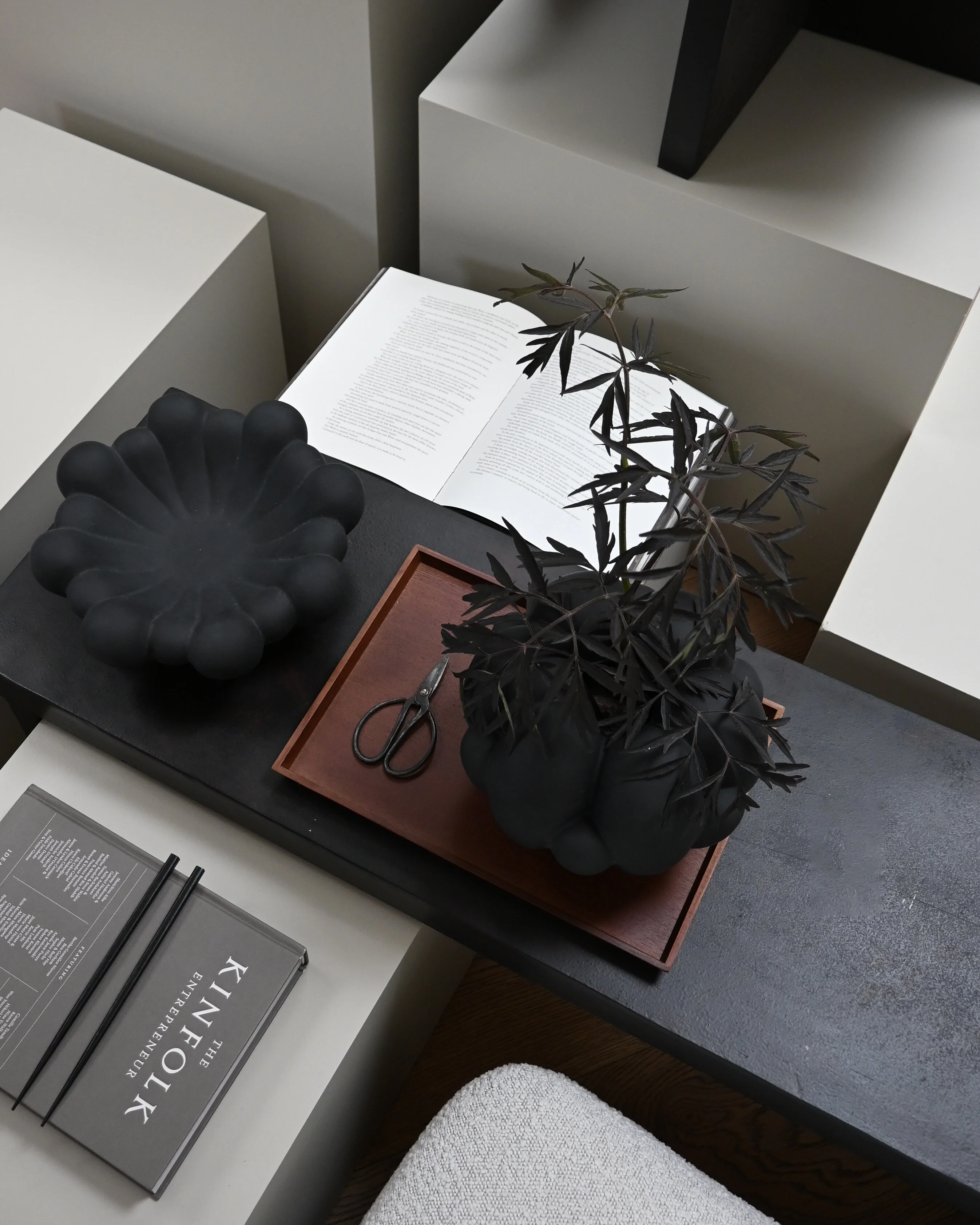 Bloom Vase, Petit - Black - Image 4