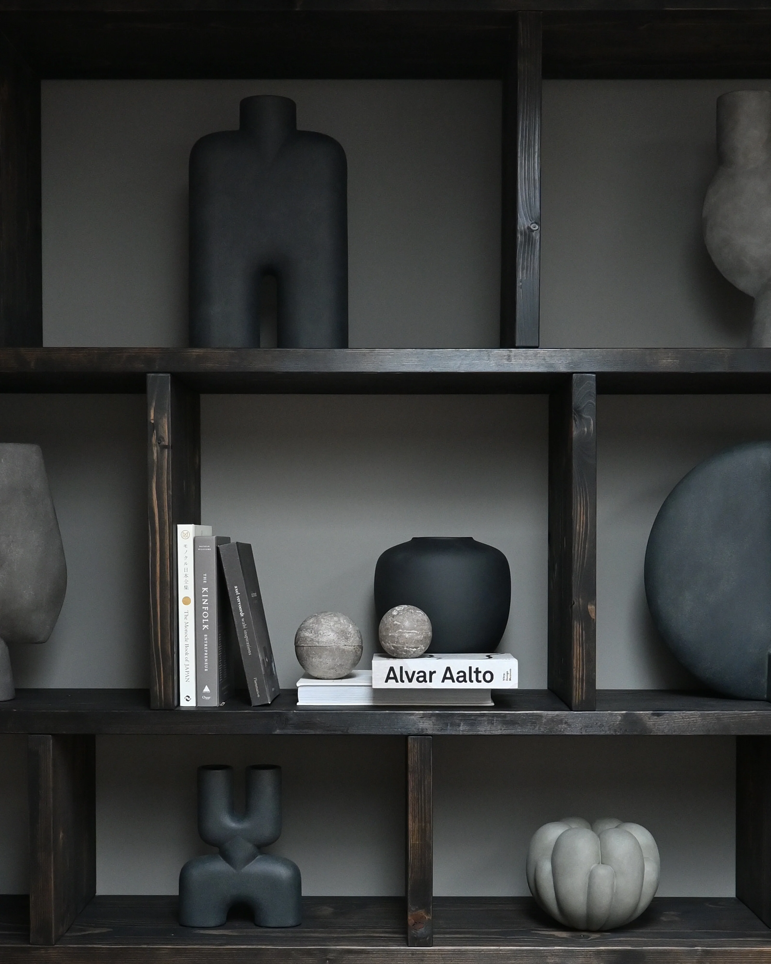 Bloom Vase, Petit - Dark Grey - Image 3